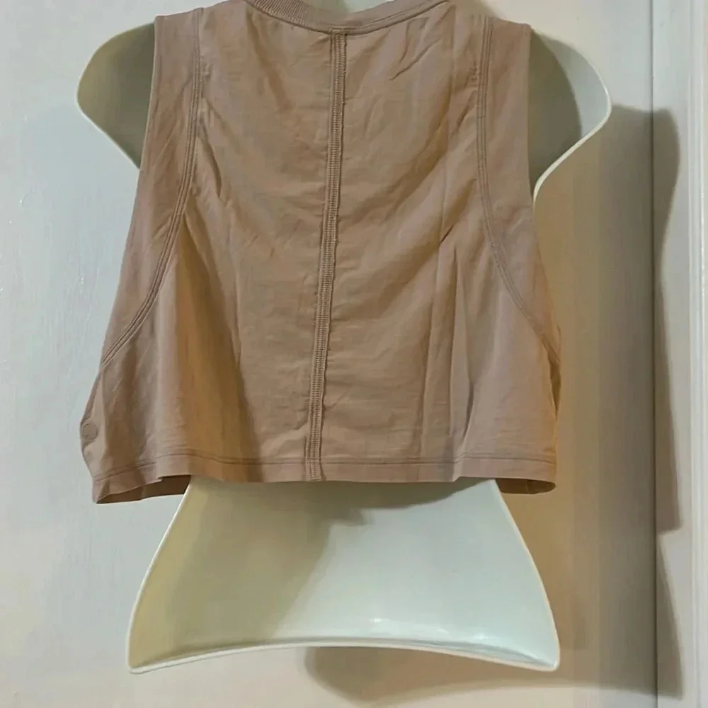 Lululemon crop shirt